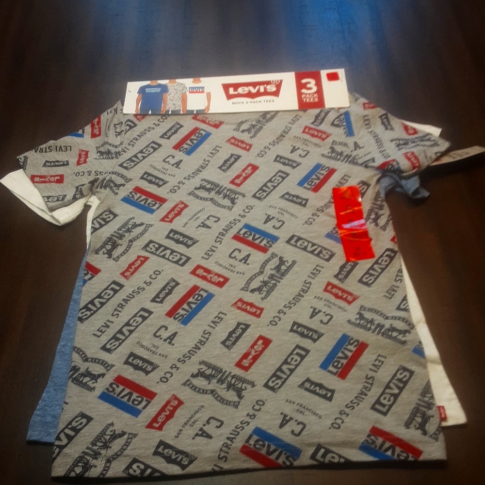 Boy's NWT Levi's t shirts 3 10/12 $19.00 #362.  SOLD